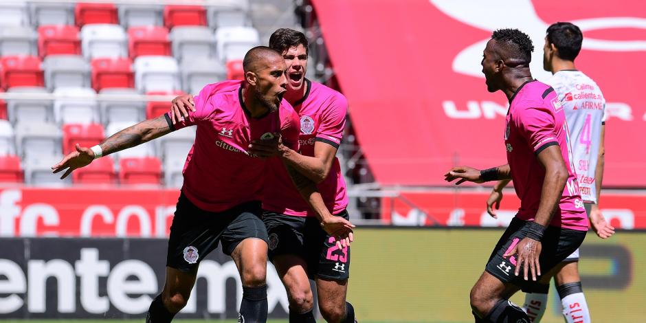 Jugadores del Toluca celebran un gol ante Tijuana en la Fecha 15 del Guard1anes 2020.