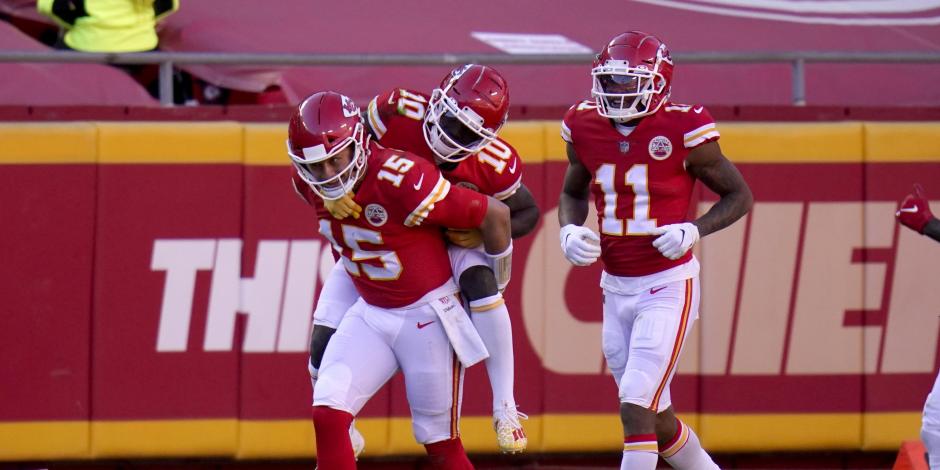 Jugadores de Kansas City Chiefs celebran un touchdown contra los Jets en la Semana 8 de la NFL.