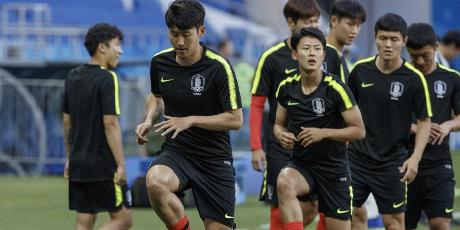 Futbolistas de la selección de Corea del Sur en un entrenamiento en Austria.