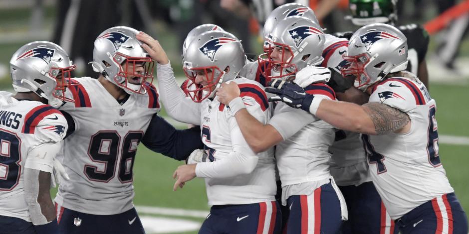 Jugadores de los Patriots festejan un touchdown en su partido contra Jets en la Semana 9 de la NFL.