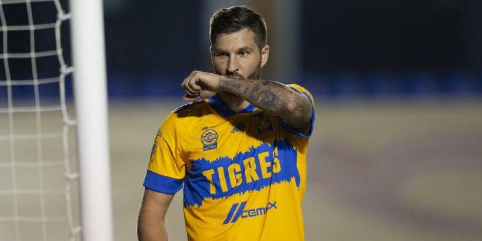 Gignac festeja una anotación con Tigres en la Liga MX.