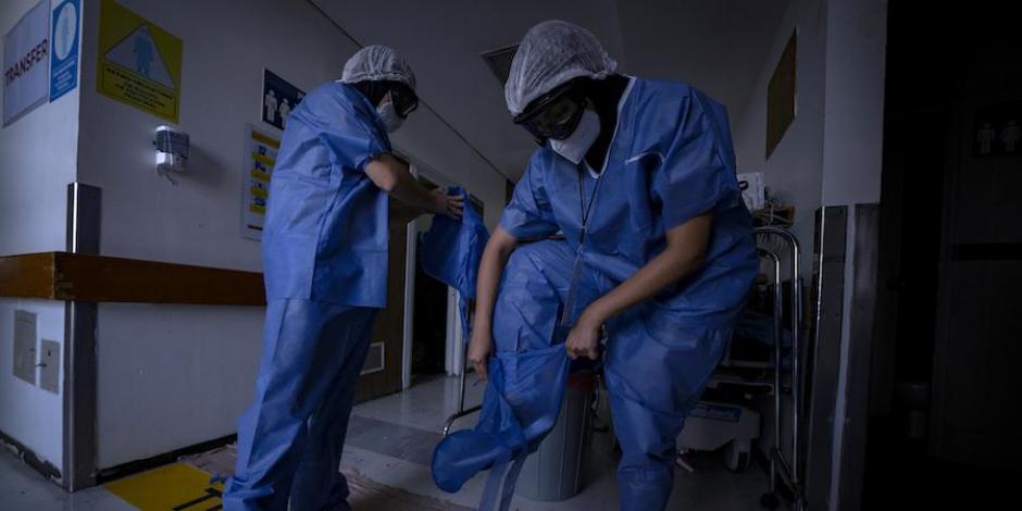 En el Hospital Juárez, que se ha convertido en un campo de batalla contra el coronavirus SARS-CoV-2, médicos, enfermeras y todo el personal son héroes que día a día luchan contra la pandemia.