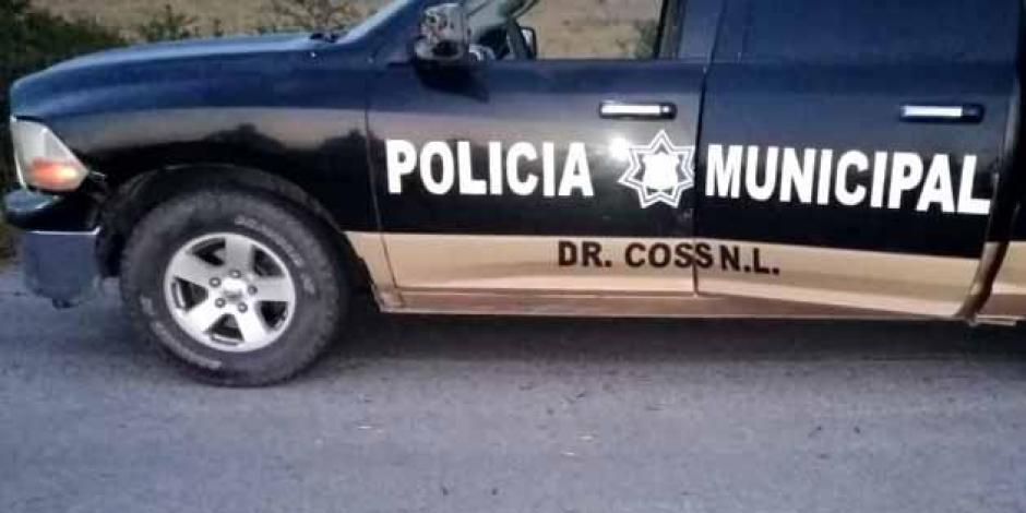 Efectivos de la Policía de Doctos Coss son sorprendidos por sujetos armados en zona carretera.