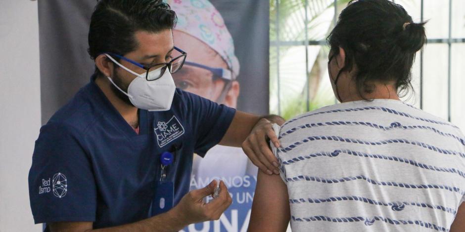 Un residente de Quintana Roo participa en el ensayo clínico de vacunas contra coronavirus el pasado 26 de noviembre.