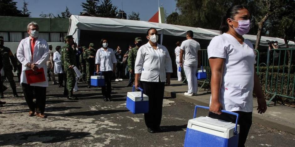 Enfermeras participan en un simulacro para la vacunación contra el Covid-19, el 18 de diciembre, en el Heroico Colegio Militar.