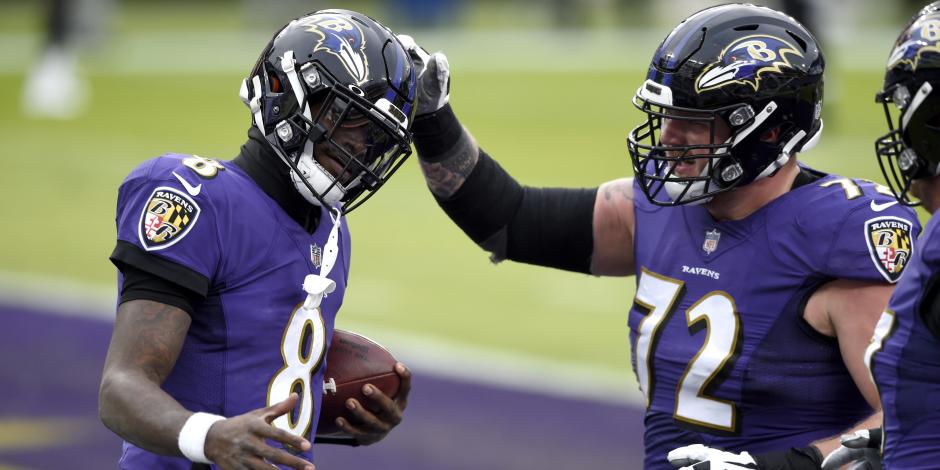 Jugadores de los Ravens festejan un touchdown contra los Giants en la Semana 15 de la NFL.