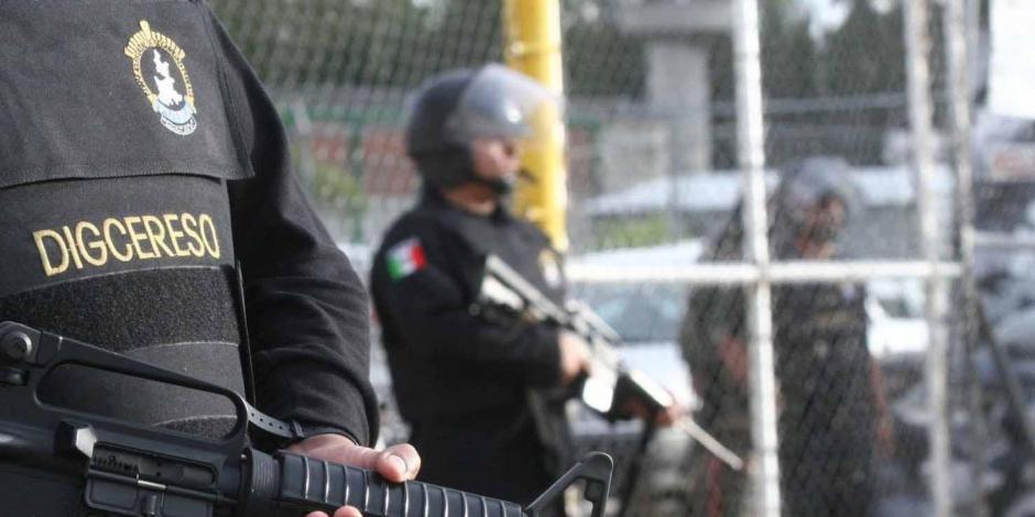Custodios refuerzan seguridad en el Cereso de Puebla.