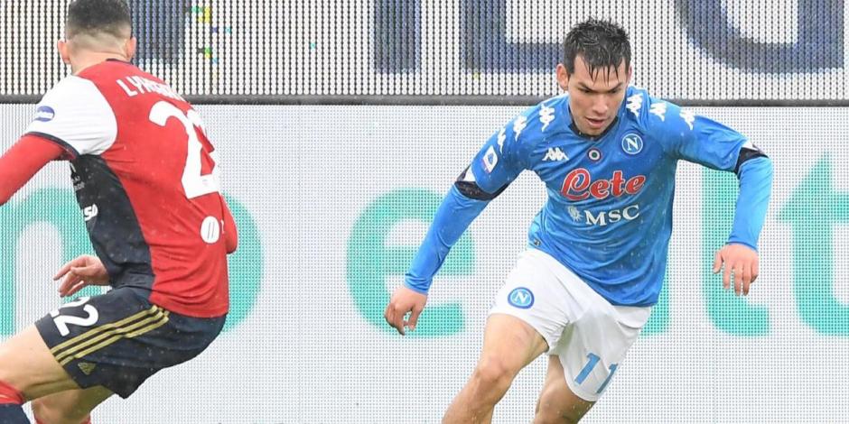"Chucky" Lozano en un acción del duelo del Napoli ante el Cagliari
