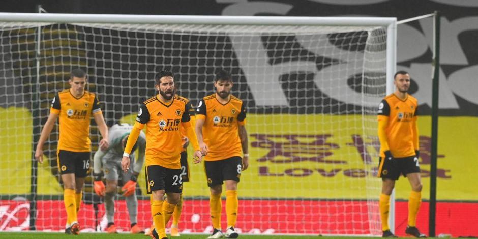 Jugadores del Wolverhampton lamentan un gol del Burnley el pasado 21 de diciembre.