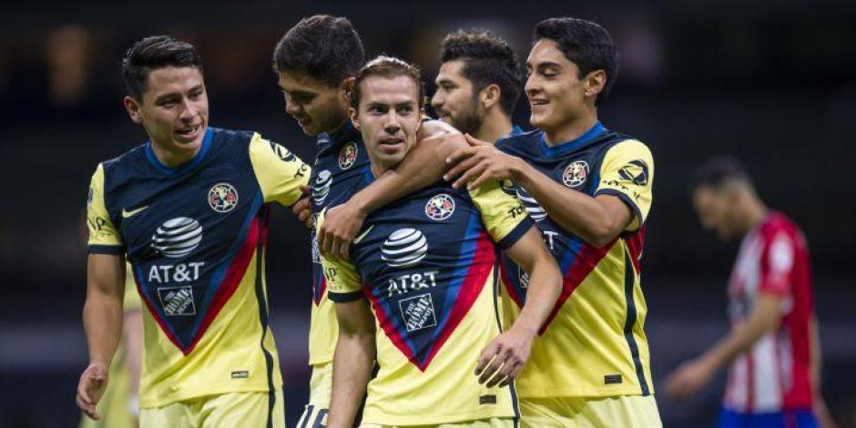 Jugadores del América festejan un gol contra el Atlético de San Luis en la Fecha 1 del Guard1anes 2021.