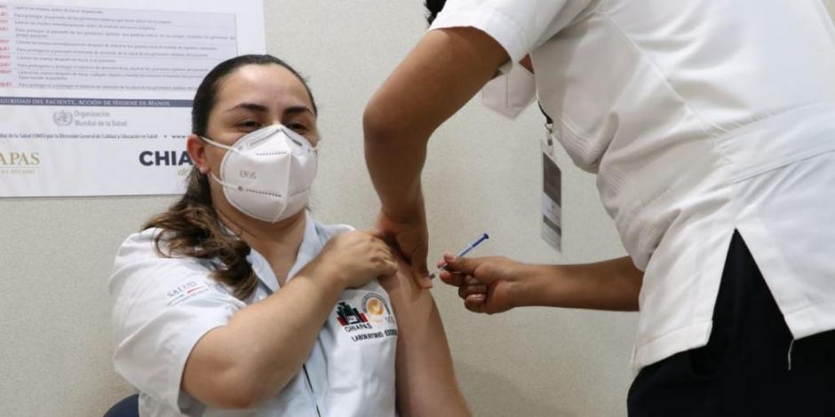 Vacunación de personal de Salud en Chiapas.