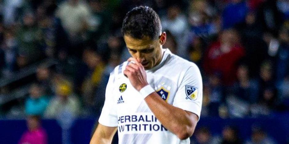 El "Chicharito" Hernández se lamenta después de una falla con el Galaxy en un juego de la MLS el año pasado.