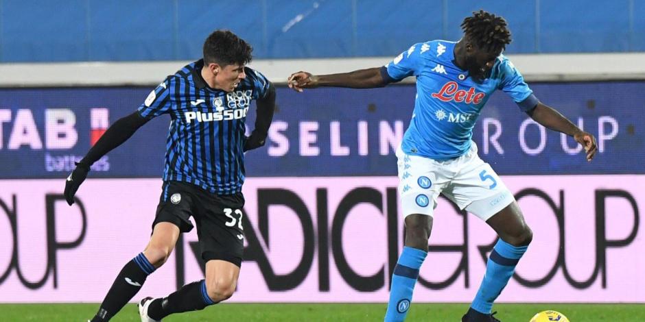 Una acción del duelo entre el Napoli y el Atalanta de la Semifinal de la Copa de Italia