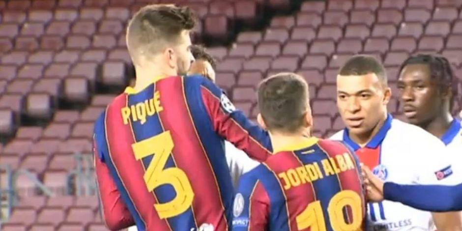 El momento exacto de la riña entre Mbappé y algunos jugadores del Barcelona.