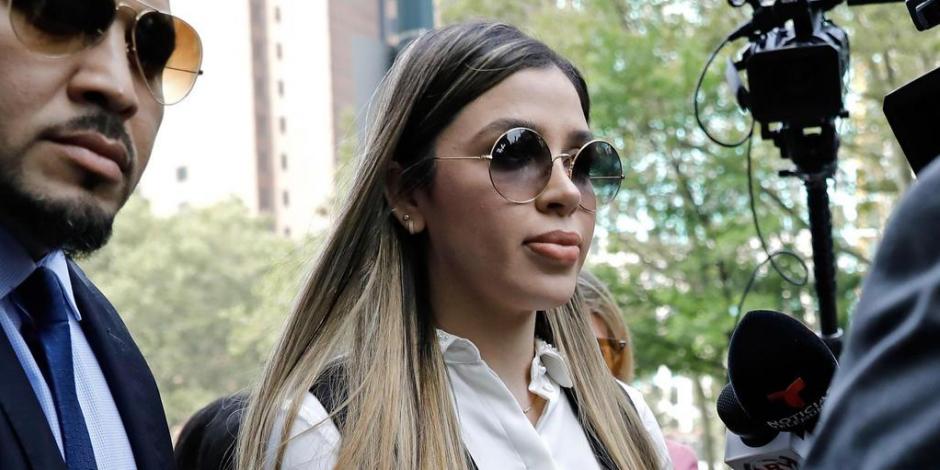 Emma Coronel, esposa de Joaquín "El Chapo" Guzmán, renunció a su derecho a una audiencia preliminar en Estados Unidos.