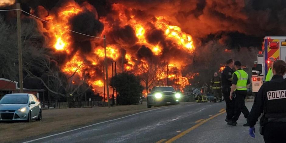 La explosión en Texas fue provocada por el choque entre un camión y un tren.