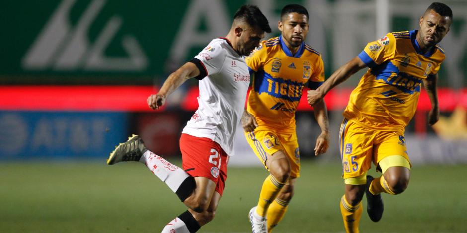 Tigres y Toluca midieron fuerzas en el Estadio Universitario.