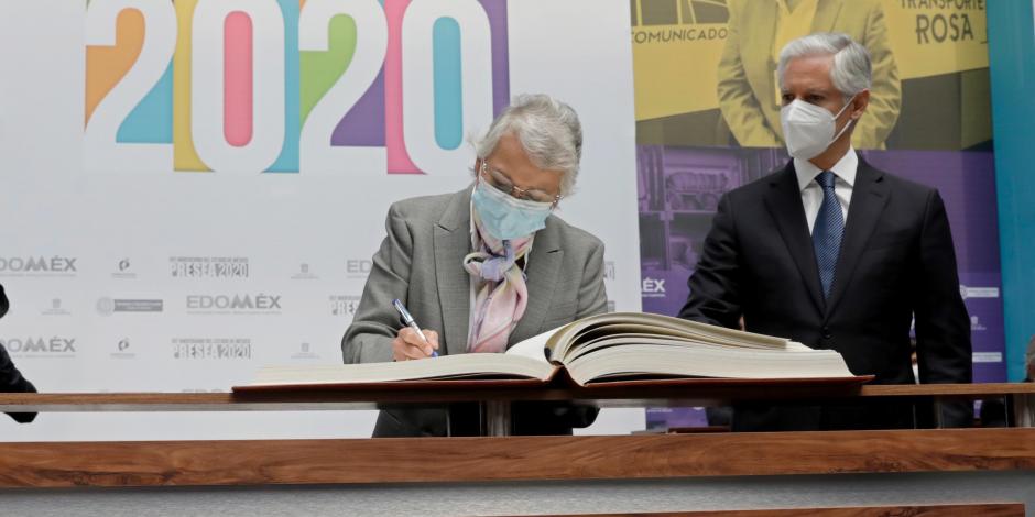 La secretaria de Gobernación Sánchez Cordero y el gobernador del Estado de México, Alfredo del Mazo, durante la ceremonia por el 197 Aniversario de la fundación de la entidad mexiquense.