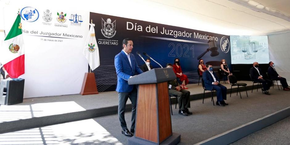 El gobernador de Querétaro, Francisco Domínguez durante la conmemoración del Día del Juzgador Mexicano