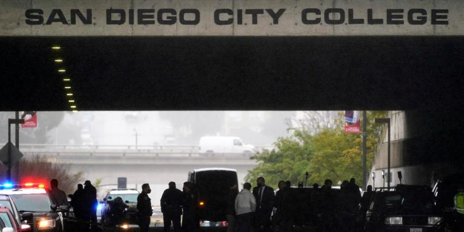 Al lugar acudieron elementos del Departamento de Bomberos y Rescate de San Diego.