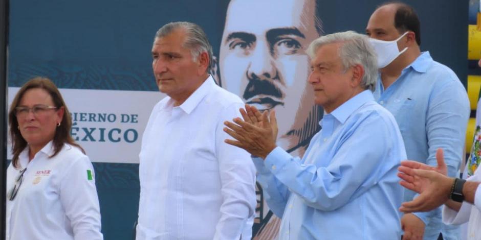 El Presidente Andrés Manuel López Obrador presentó un decálogo de acciones para rescatar la industria de los hidrocarburos .