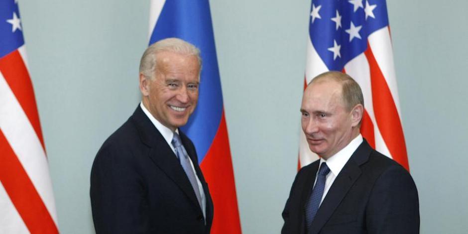 Joe Biden y Vladimir Putin, en Moscú, Rusia, en una imagen de 2011.