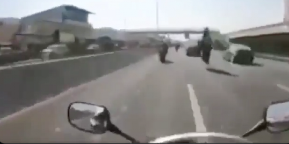 Un motociclista que viajaba a máxima velocidad en el estado de Nuevo León, sufrió un aparatoso accidente en el kilómetro 52 de la Carretera Nacional