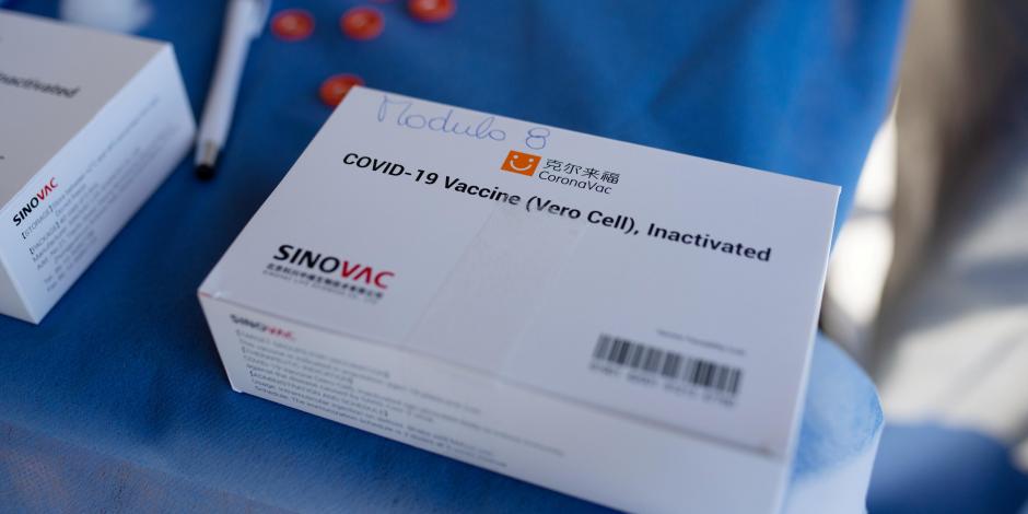 Vacuna Sinovac conta COVID-19.