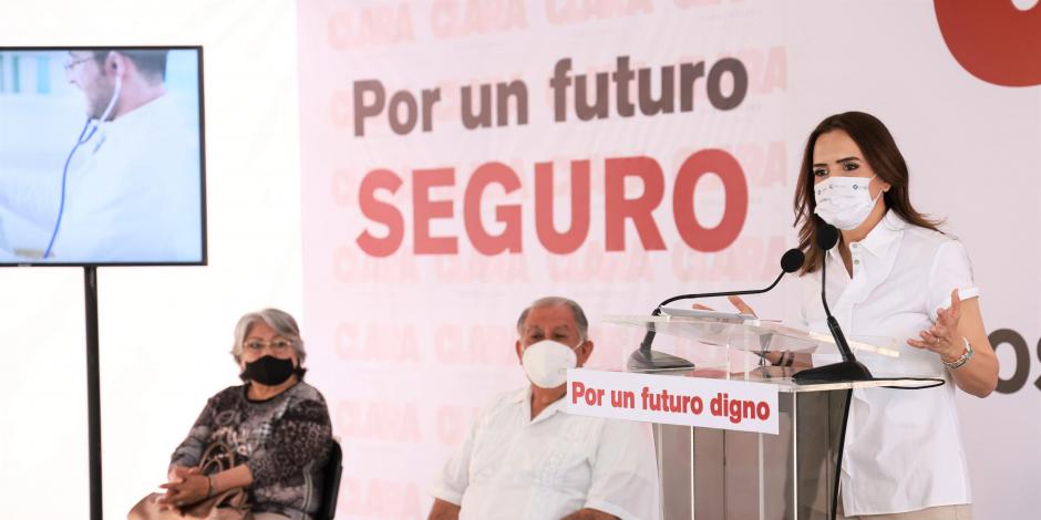 Clara Luz Flores, candidata de la coalición “Juntos Haremos Historia en Nuevo León”