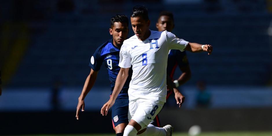 Una acción del partido entre Honduras y Estados Unidos del Preolímpico de la Concacaf
