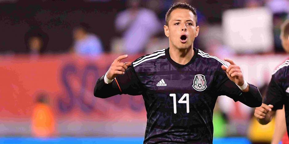 Javier "Chicharito" Hernández celebra un gol con la Selección Mexicana en 2019.