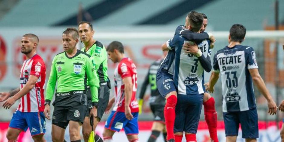 Jugadores del Monterrey festejan su triunfo sobre el Atlético de San Luis en la Liga MX el pasado 3 de abril.