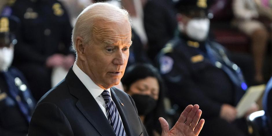 El presidente Joe Biden dijo el sábado que aumentará el límite en la cifra de refugiados admitidos este año en Estados Unidos