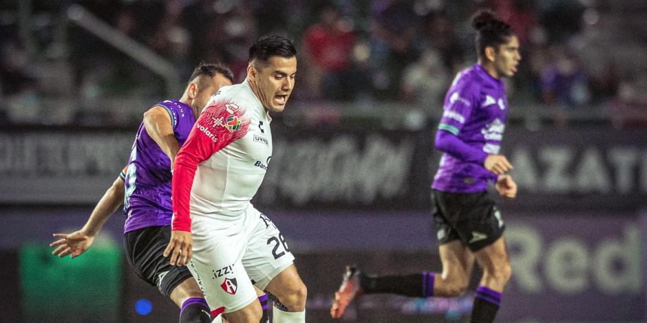 Una acción del duelo entre Atlas y  Mazatlán de la Liga MX