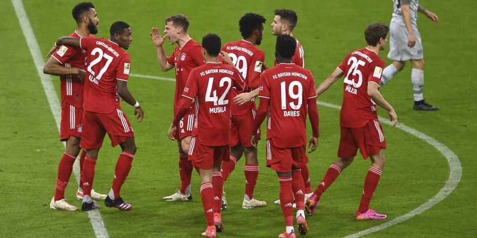 Jugadores del Bayern Múnich festejan un gol contra el Bayer Leverkusen el pasado 20 de abril.