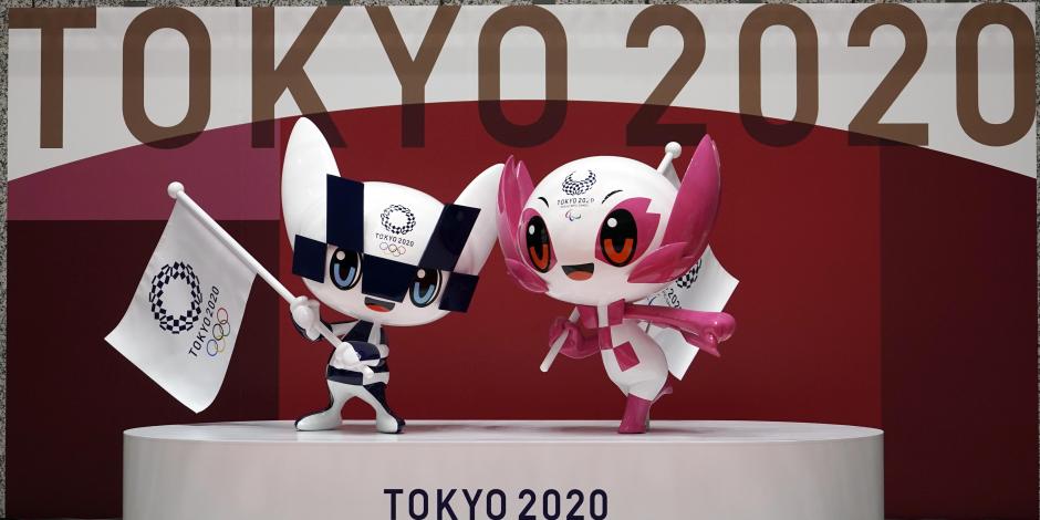 Las estatuas de Miraitowa (izquierda) y Someity, las mascotas de los Juegos Olímpicos de Tokio 2020 y los Paraolímpicos.