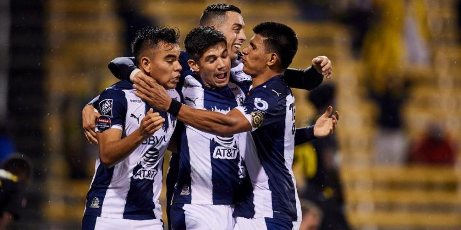 Jugadores del Monterrey celebran un gol contra el Columbus Crew el miércoles pasado en la Concachampions.