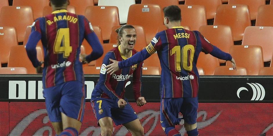 Jugadores del Barcelona celebran un gol ante el Valencia en LaLiga de España