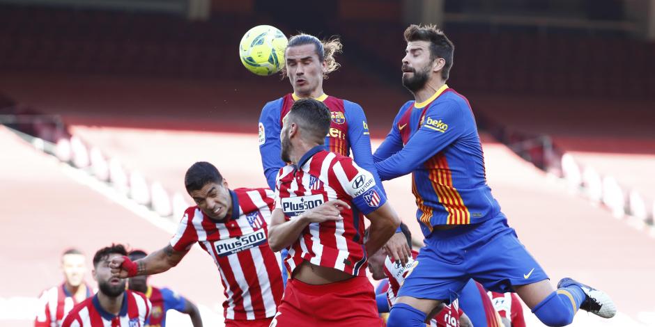 Una acción del duelo entre Barcelona y Atlético de Madrid, de LaLiga de España