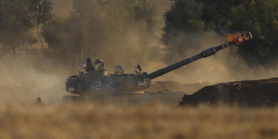 Una unidad de artillería israelí dispara contra objetivos en la Franja de Gaza, en la frontera israelí de Gaza, el 13 de mayo de 2021.
