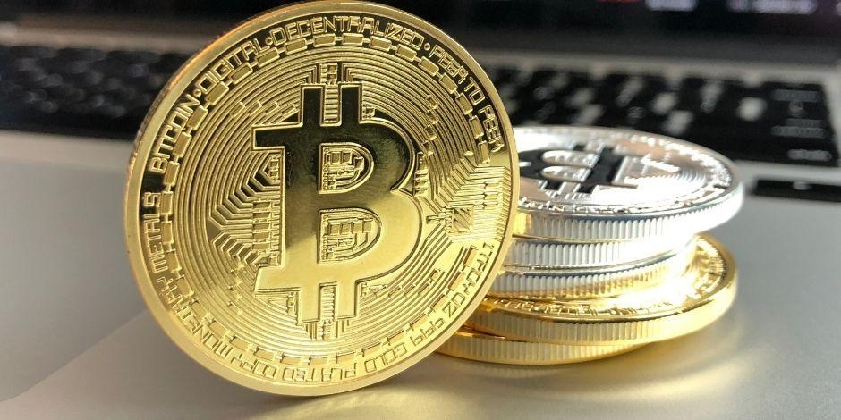 El precio del bitcoin está 2.95 por ciento por arriba de su cierre previo.