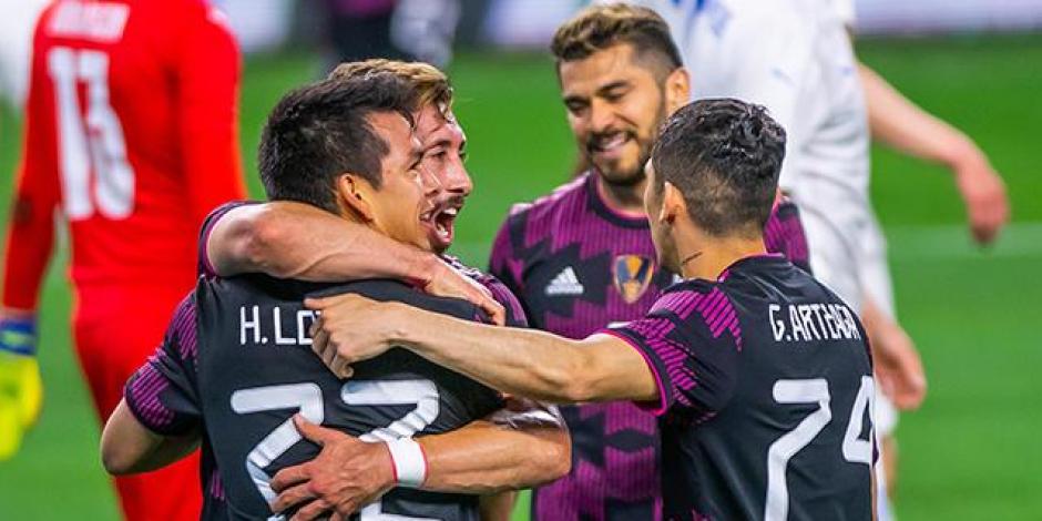 Jugadores de México celebran un gol contra Islandia el sábado pasado.