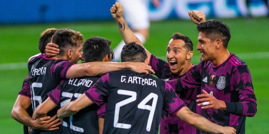 Jugadores de México celebran uno de los penaltis anotados ante Costa Rica en las semifinales de la Liga de Naciones de la Concacaf.