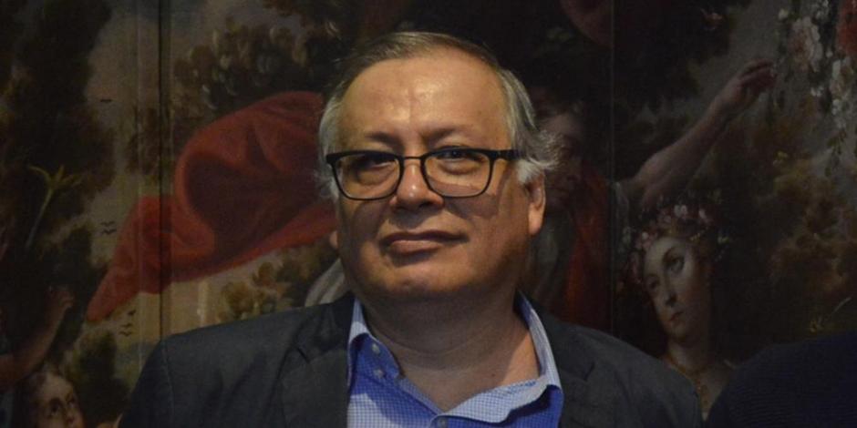 El poeta Ernesto Lumbreras se alza este lunes con el Premio Ramón López Velarde 2021.