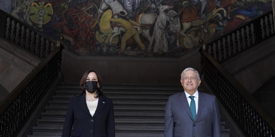 (Izq. a der.) La Vicepresidenta de EU, Kamala Harris y el Presidente Andrés Manuel López Obrador, el 8 de junio de 2021.
