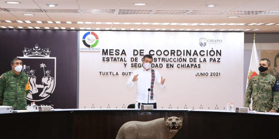 El gobernador de Chiapas, Rutilio Escandón, ha acudido a diferentes escuelas a inaugurar obras de mejoramiento de espacios educativos.