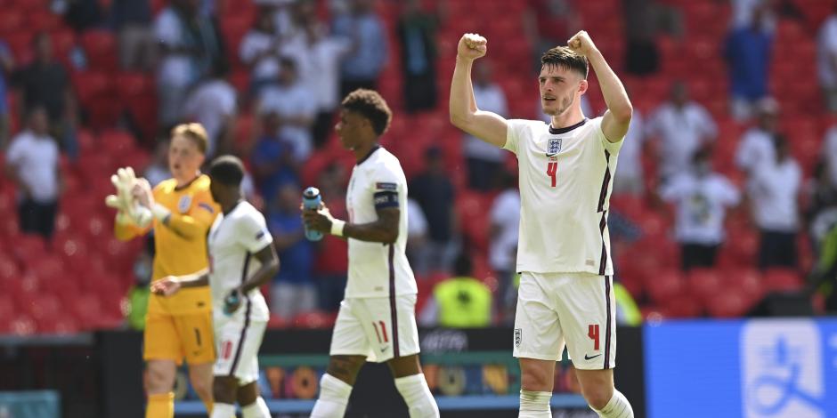 Jugadores de Inglaterra festejan su triunfo sobre Croacia en su debut en la Eurocopa el pasado domingo.