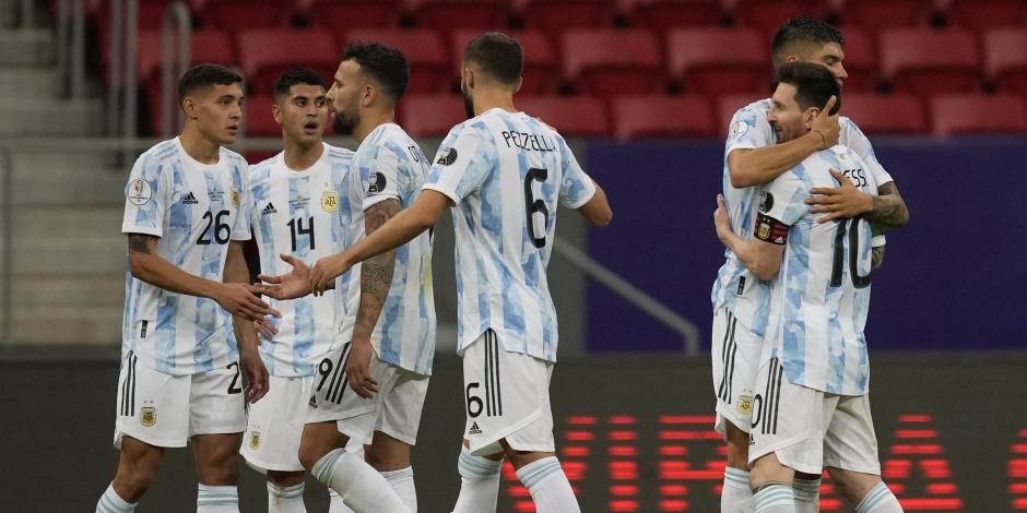 Jugadores de Argentina celebran su victoria sobre Uruguay en su segundo partido de la Copa América 2021 el pasado 18 de junio.