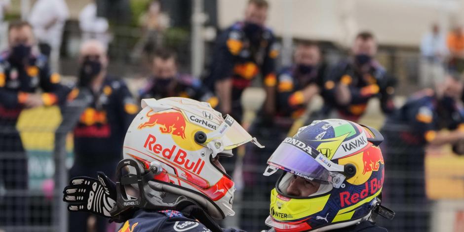 Max Verstappen y Checo Pérez celebran el 1-3 que lograron el pasado 20 de junio en el Gran Premio de Francia de F1.
