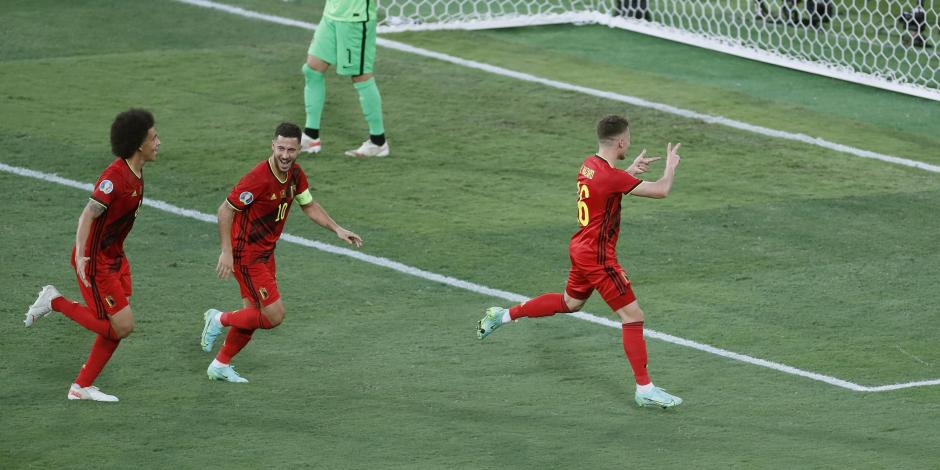 Jugadores de Bélgica celebran un gol contra Portugal en la Eurocopa 2021